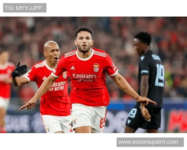 足球历史三大传奇球星的巅峰对决与永恒影响力探析 足球历史三大传奇球星的巅峰对决与永恒影响力探析