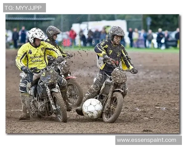足球明星骑摩托惊艳亮相赛场背后故事揭秘