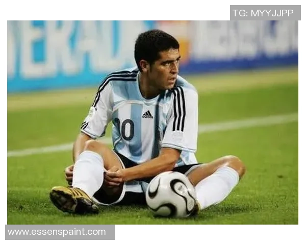 世界超级足球明星的荣耀与传奇背后：他们如何改变了足坛历史和未来