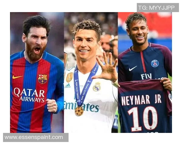 从草根到巅峰：解析足球球星们的传奇成长历程与辉煌过往